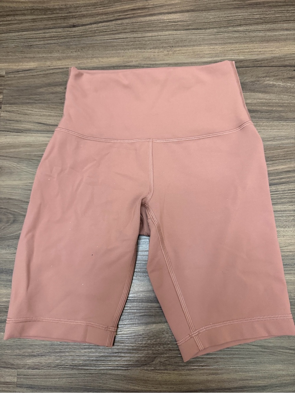 Lululemon women sz 4 Wunder Train High Rise Short 8"
Spiced Chai